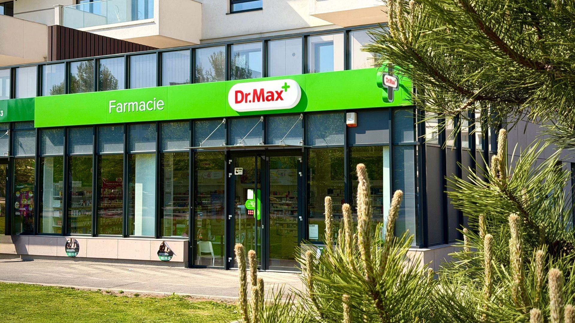 IMPACT Developer & Contractor is expanding the service infrastructure in GREENFIELD Băneasa with the opening of a Dr. Max pharmacy 